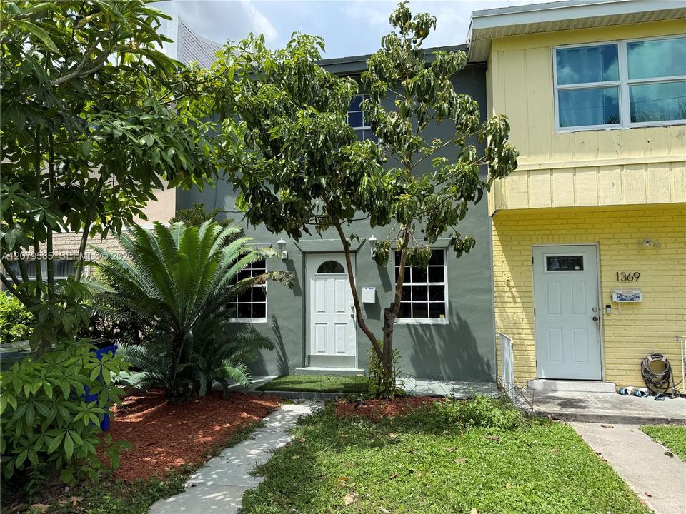En Venta: $340,000 (2 camas, 2 baños, 1008 Pies cuadrados)