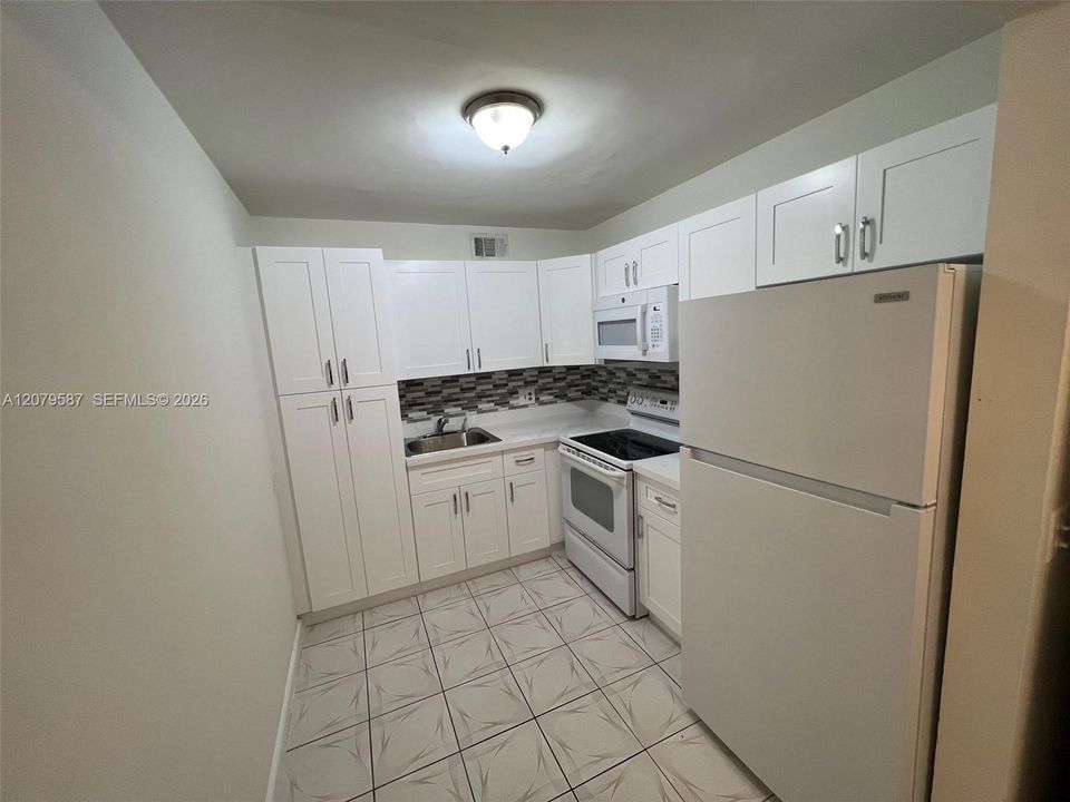 На продажу: $180,000 (2 спален, 2 ванн, 1044 Квадратных фут)