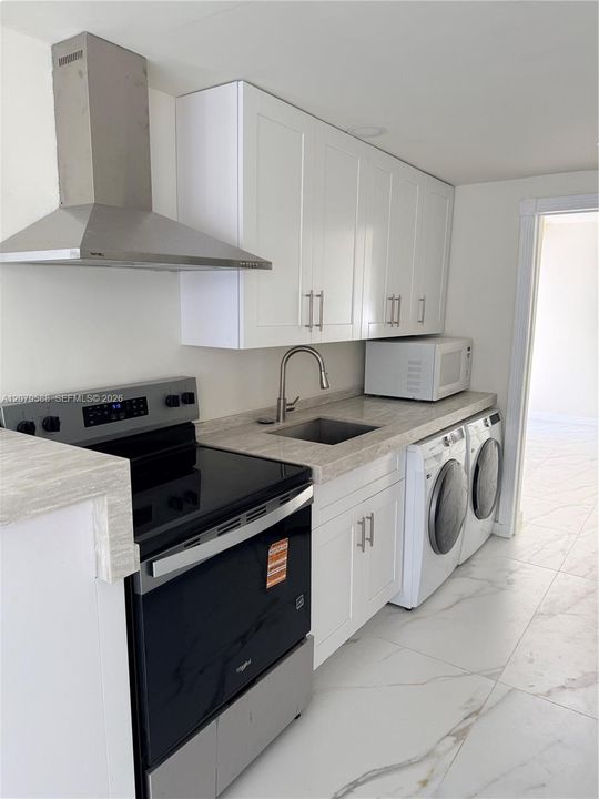 For Rent: $2,800 (3 beds, 2 baths, 725 Square Feet)