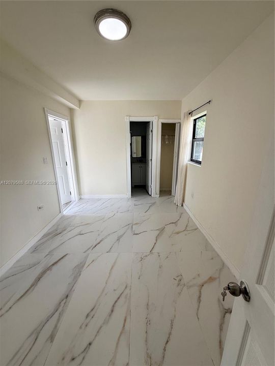 For Rent: $2,800 (3 beds, 2 baths, 725 Square Feet)