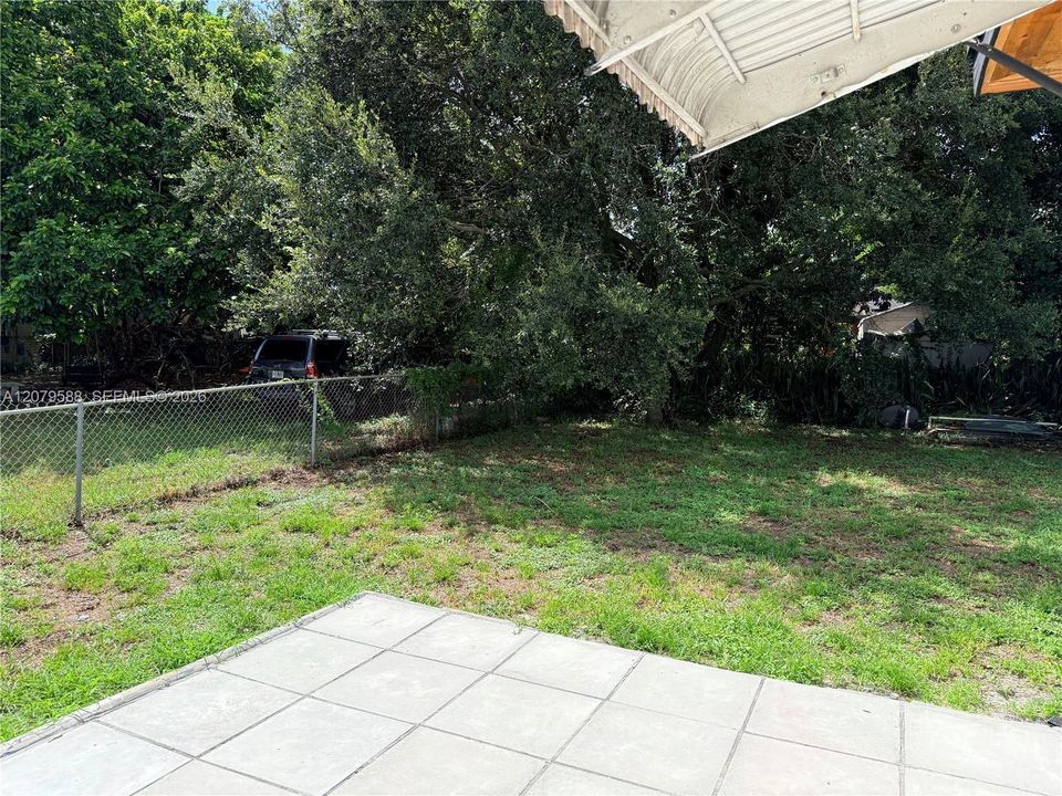 For Rent: $2,800 (3 beds, 2 baths, 725 Square Feet)