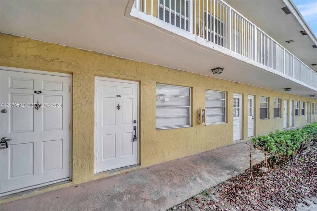 For Rent: $1,800 (2 beds, 1 baths, 770 Square Feet)