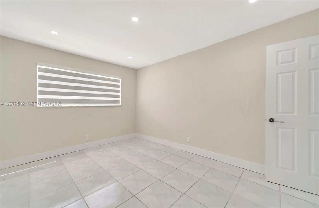 For Rent: $1,800 (2 beds, 1 baths, 770 Square Feet)