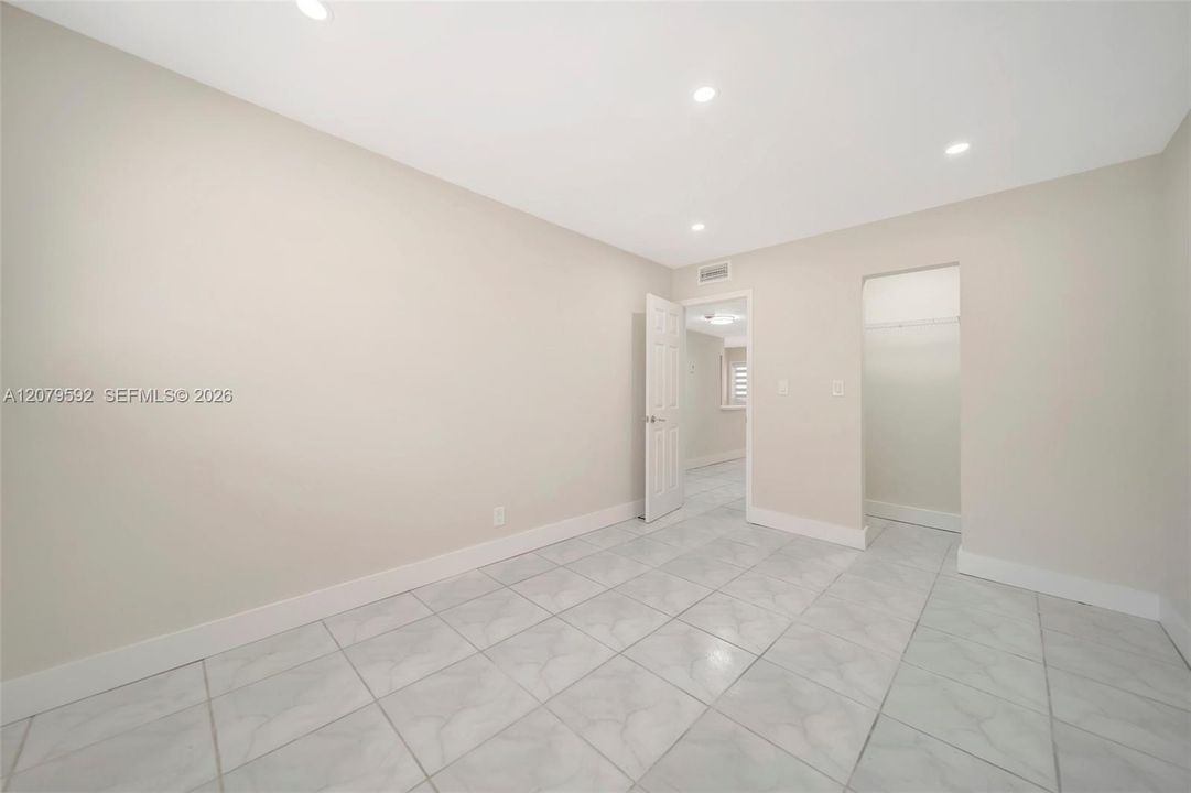 For Rent: $1,800 (2 beds, 1 baths, 770 Square Feet)