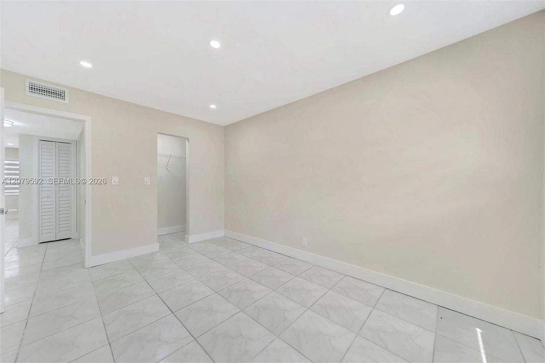 For Rent: $1,800 (2 beds, 1 baths, 770 Square Feet)