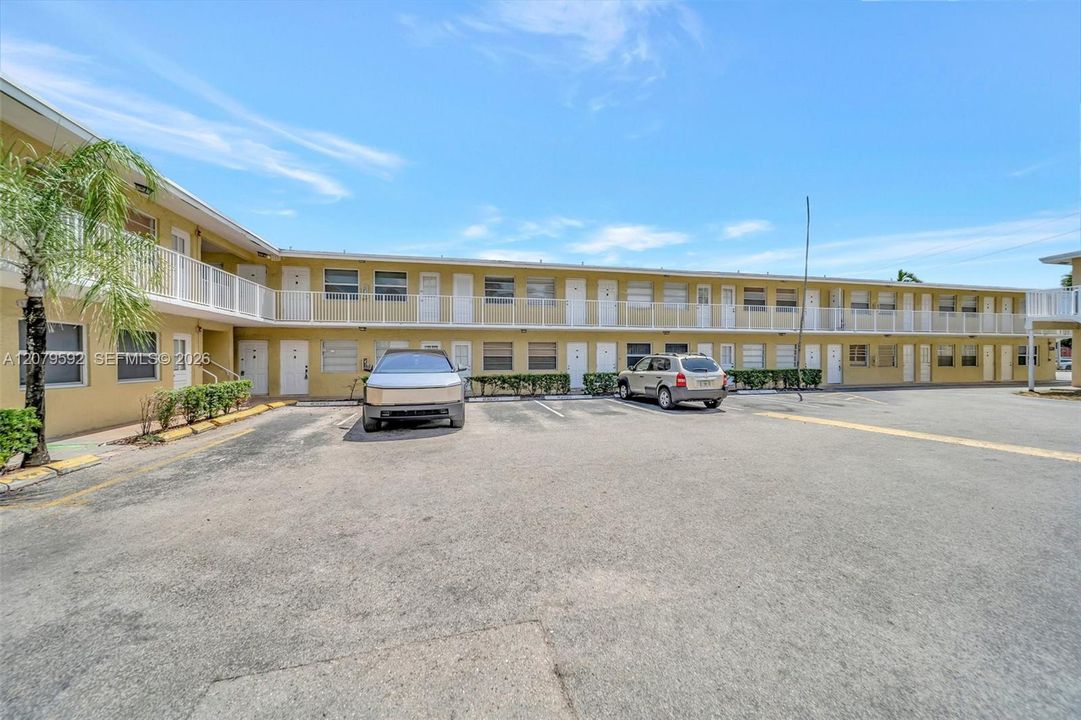 For Rent: $1,800 (2 beds, 1 baths, 770 Square Feet)