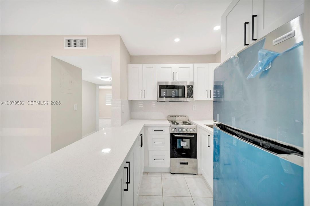 For Rent: $1,800 (2 beds, 1 baths, 770 Square Feet)
