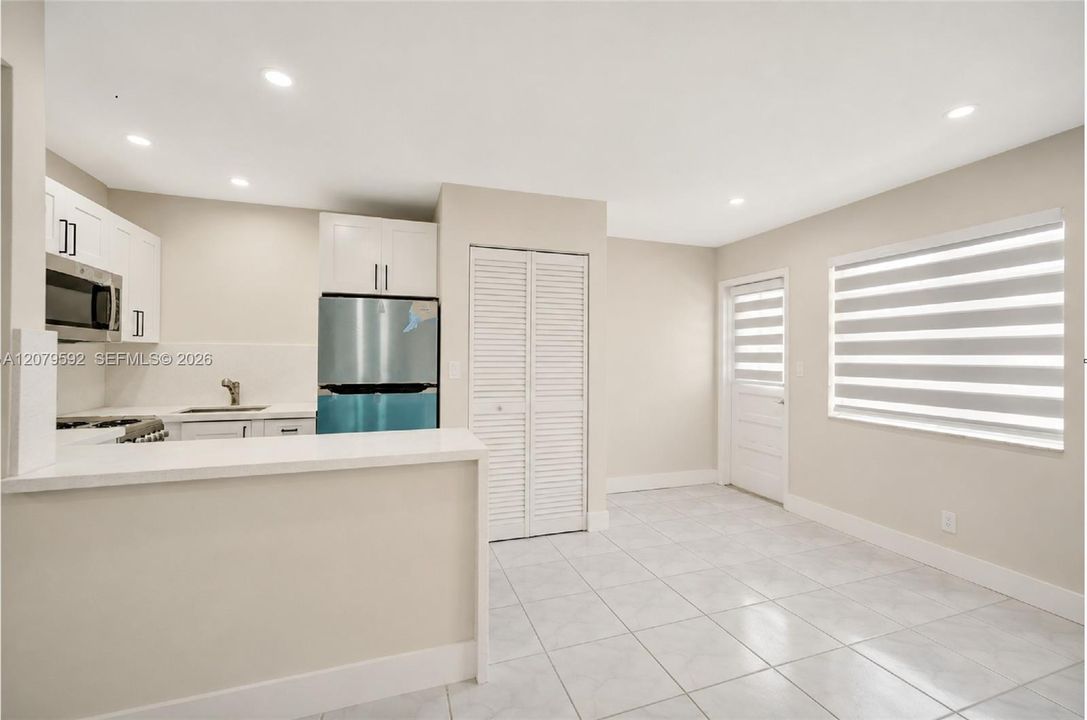 For Rent: $1,800 (2 beds, 1 baths, 770 Square Feet)