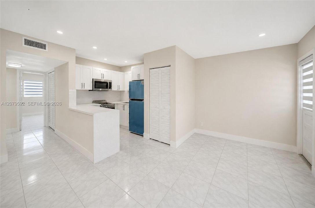 For Rent: $1,800 (2 beds, 1 baths, 770 Square Feet)
