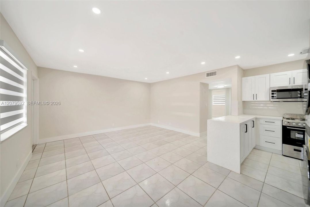 For Rent: $1,800 (2 beds, 1 baths, 770 Square Feet)