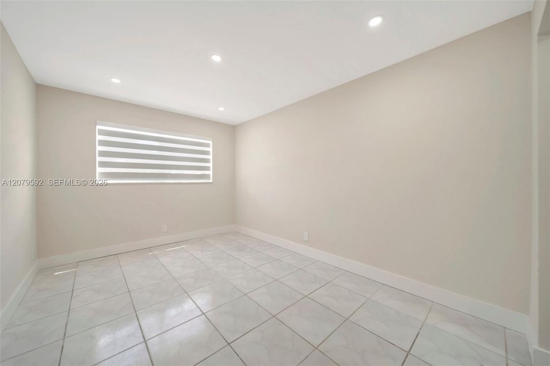 For Rent: $1,800 (2 beds, 1 baths, 770 Square Feet)
