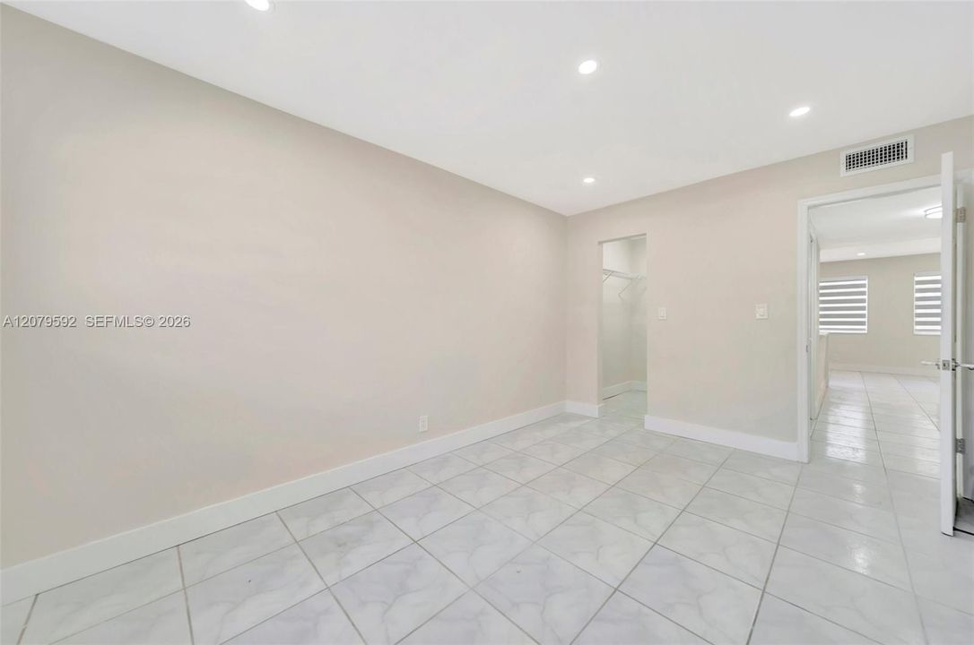 For Rent: $1,800 (2 beds, 1 baths, 770 Square Feet)
