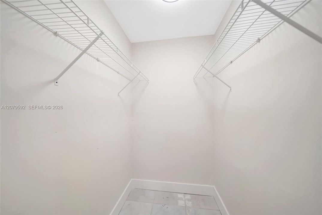 For Rent: $1,800 (2 beds, 1 baths, 770 Square Feet)