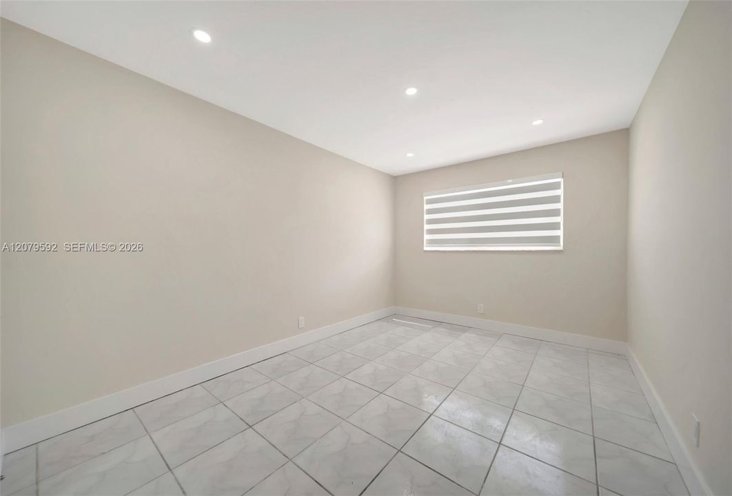 For Rent: $1,800 (2 beds, 1 baths, 770 Square Feet)
