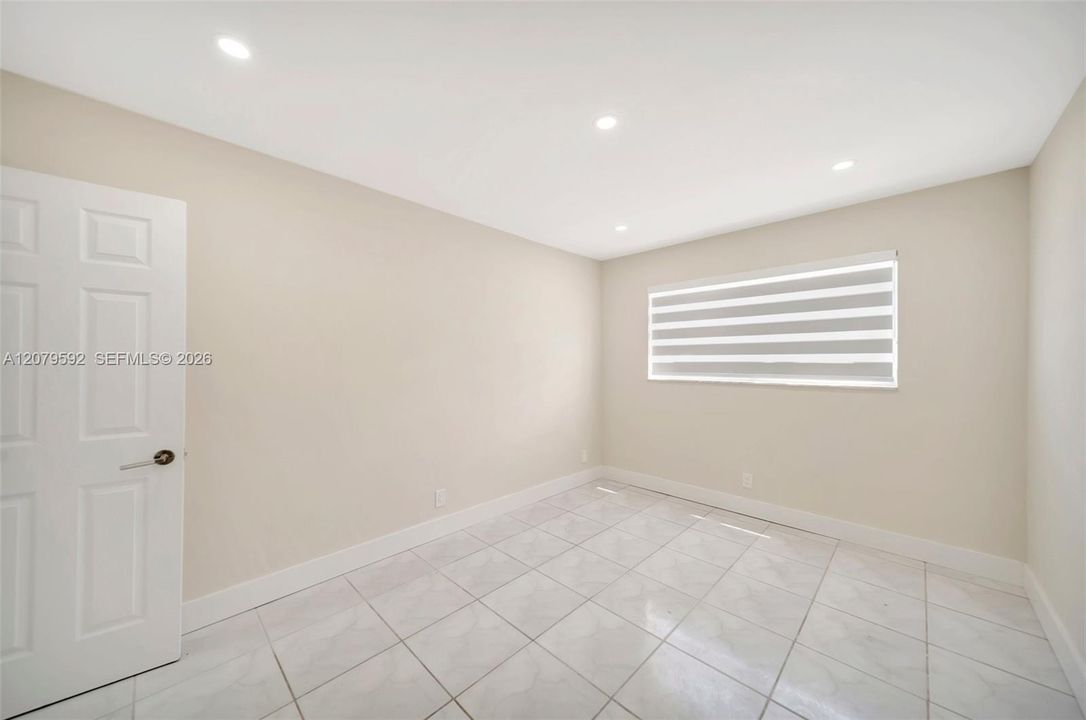 For Rent: $1,800 (2 beds, 1 baths, 770 Square Feet)