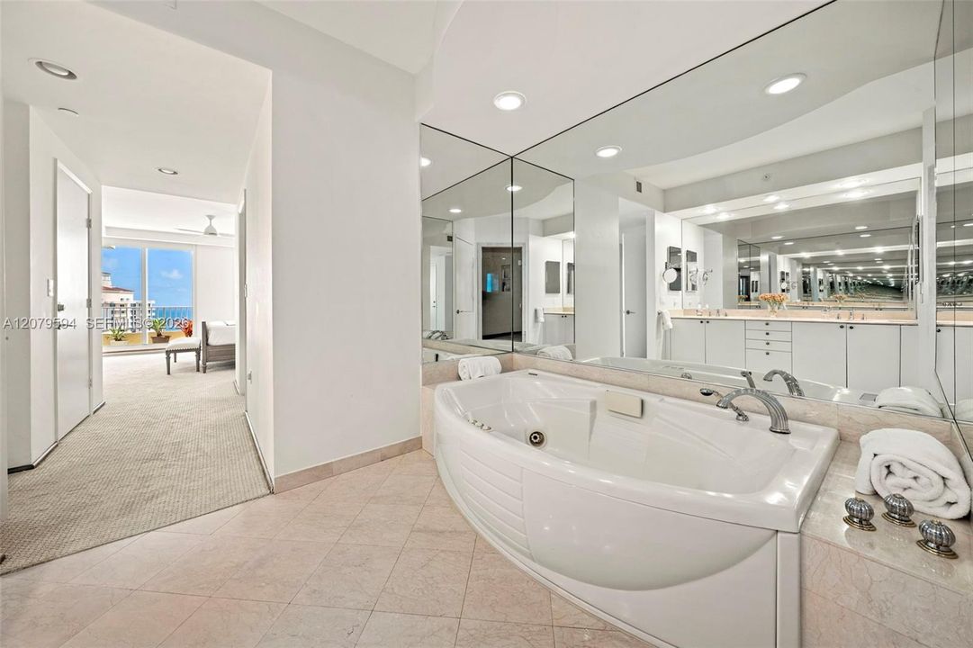 For Rent: $20,000 (3 beds, 4 baths, 2500 Square Feet)