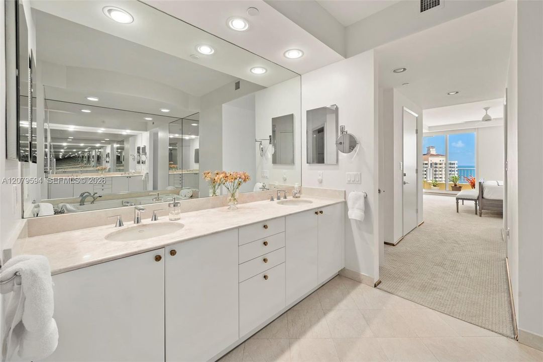 For Rent: $20,000 (3 beds, 4 baths, 2500 Square Feet)