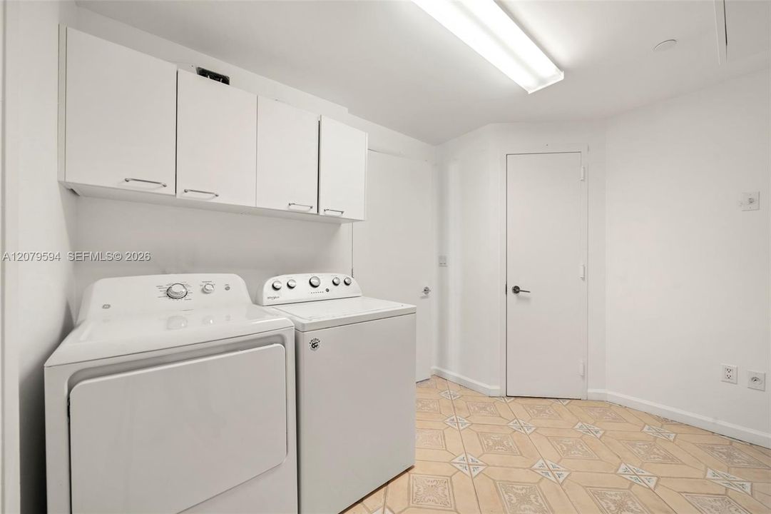 For Rent: $20,000 (3 beds, 4 baths, 2500 Square Feet)