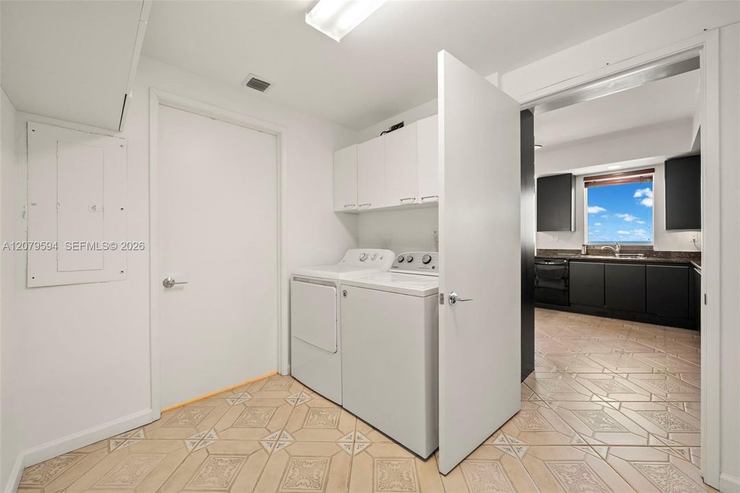 For Rent: $20,000 (3 beds, 4 baths, 2500 Square Feet)