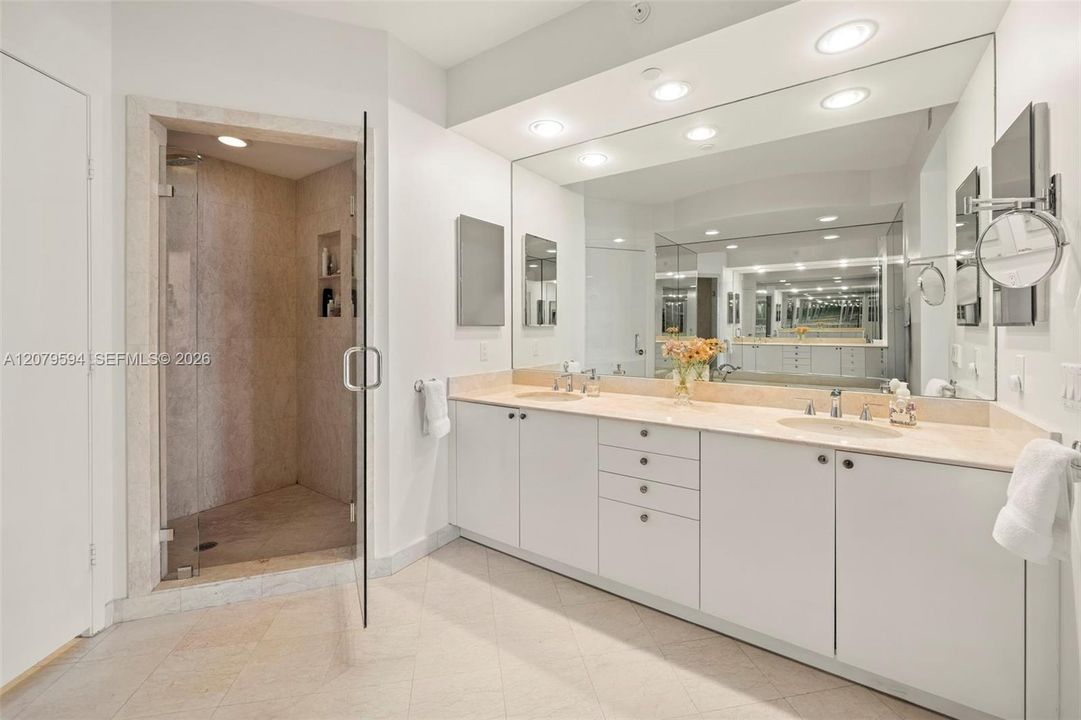 For Rent: $20,000 (3 beds, 4 baths, 2500 Square Feet)