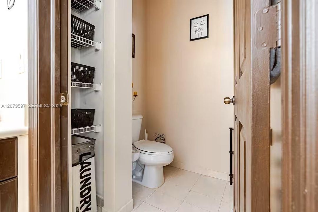 For Sale: $949,000 (5 beds, 3 baths, 2598 Square Feet)