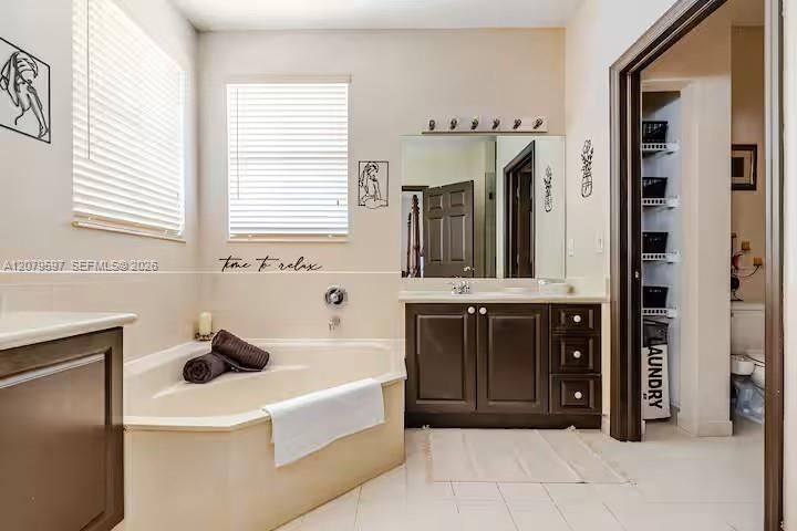 For Sale: $949,000 (5 beds, 3 baths, 2598 Square Feet)