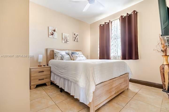 For Sale: $949,000 (5 beds, 3 baths, 2598 Square Feet)