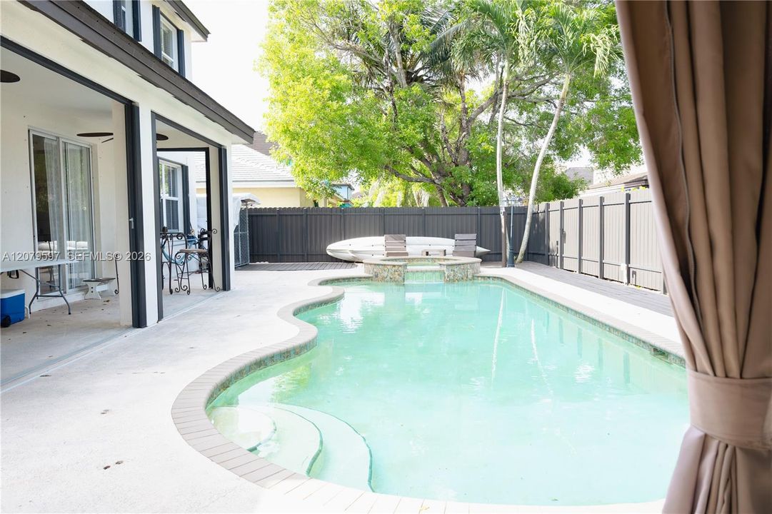 For Sale: $949,000 (5 beds, 3 baths, 2598 Square Feet)