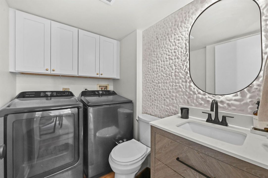 13 bathroom Laundry room 01