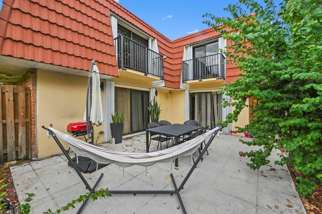 24 patio 02