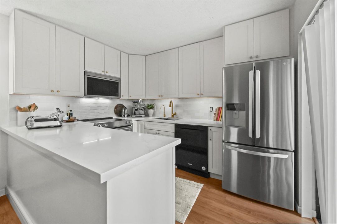 10 Kitchen 01