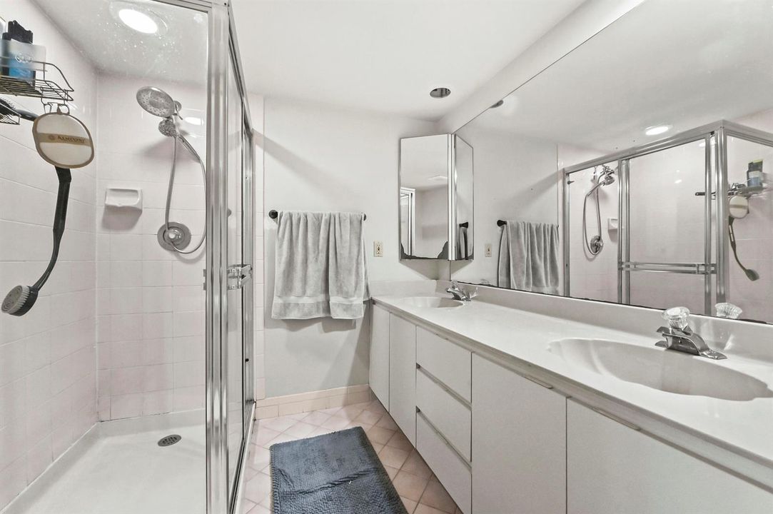 21 Bathroom 03
