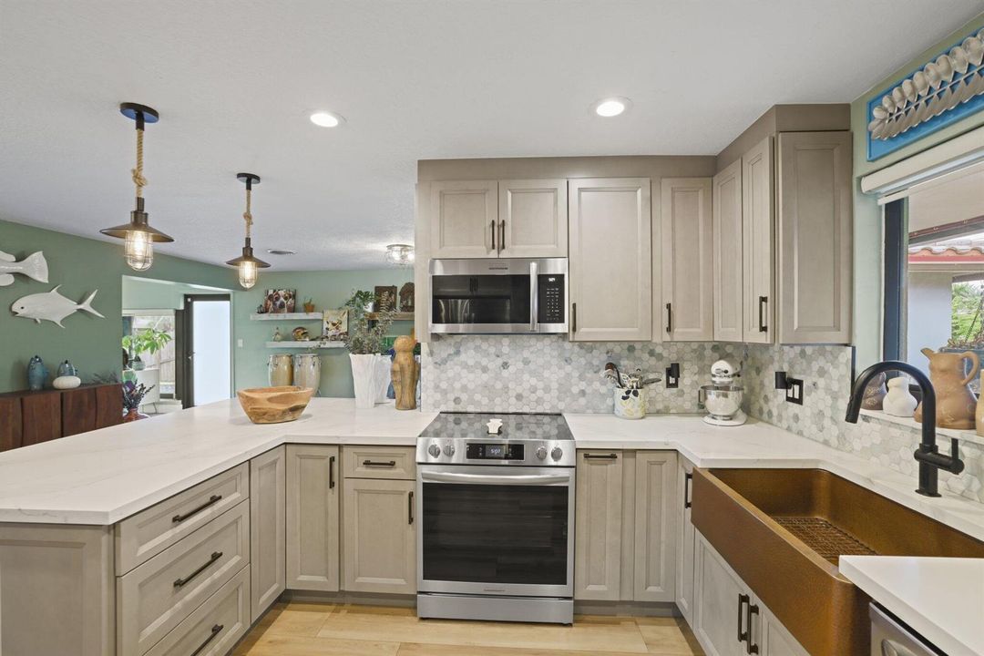 2332 NE 17th Ter - 25.jpg-SMALL