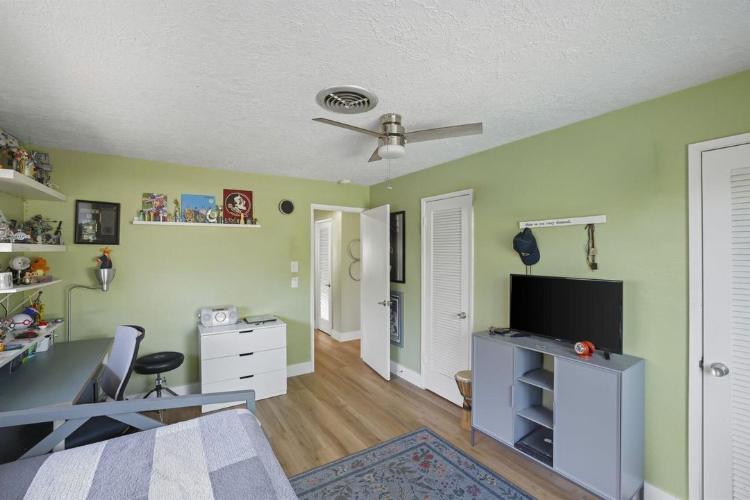 2332 NE 17th Ter - 48.jpg-SMALL