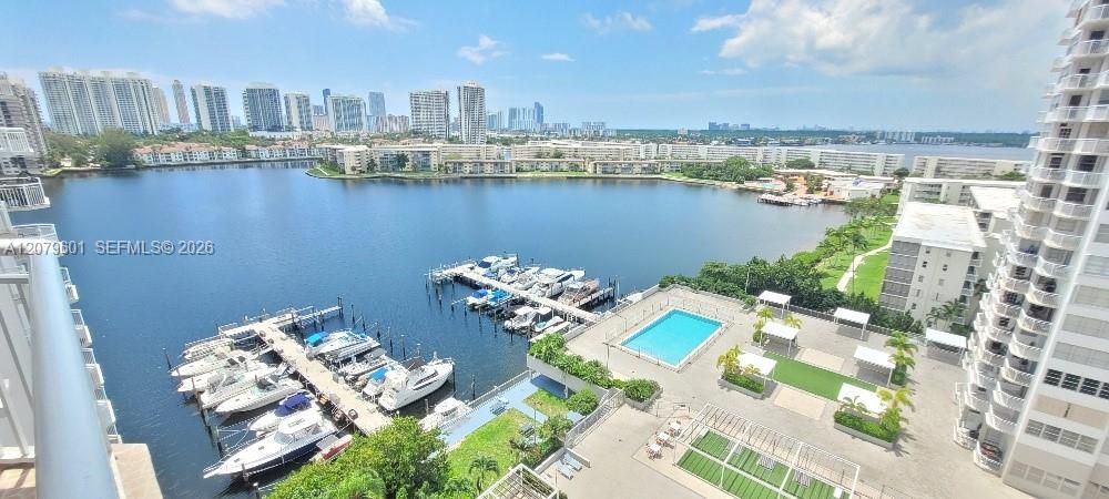 На продажу: $245,000 (2 спален, 2 ванн, 1565 Квадратных фут)