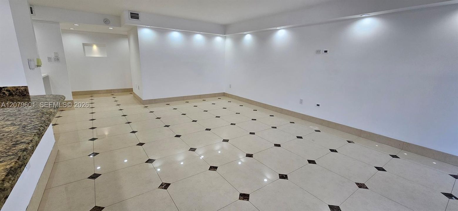 На продажу: $245,000 (2 спален, 2 ванн, 1565 Квадратных фут)