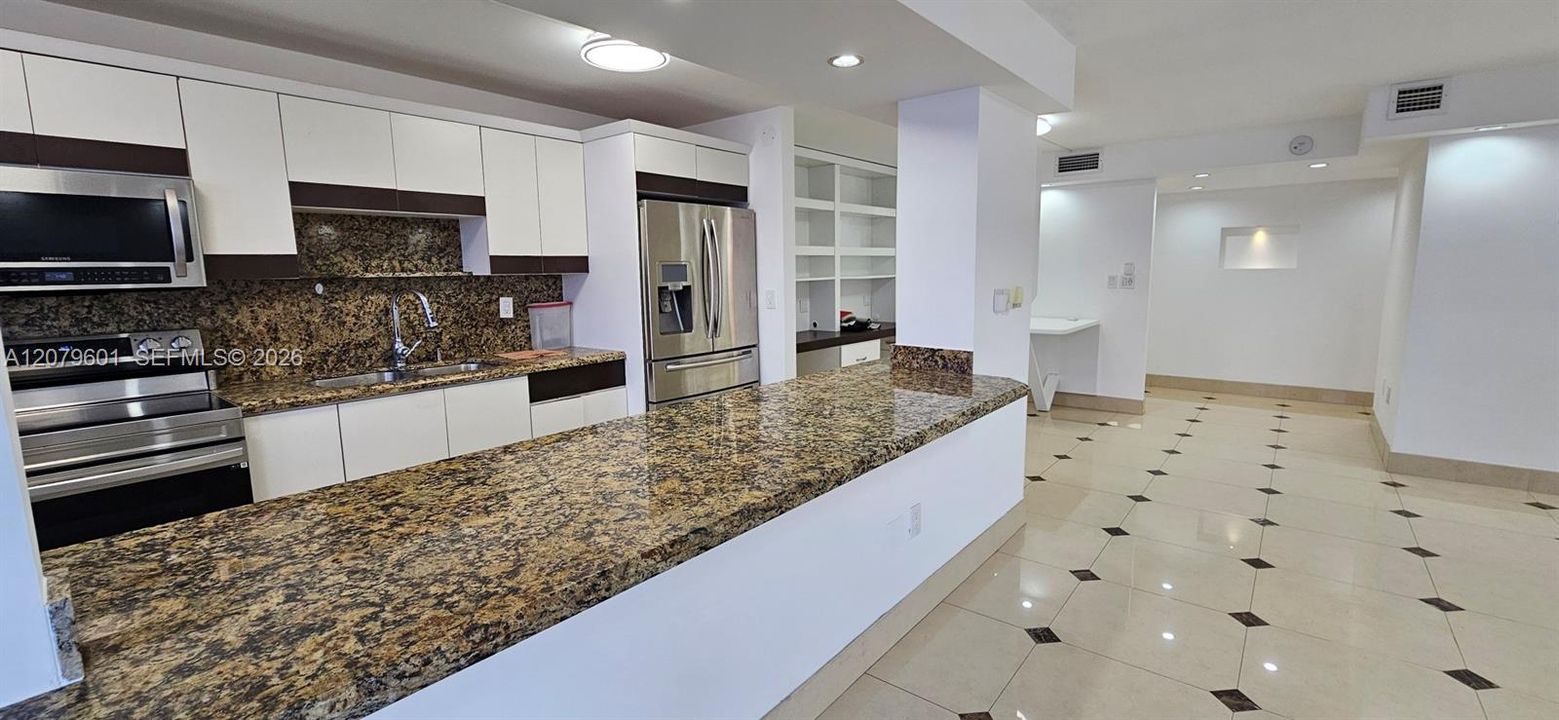 На продажу: $245,000 (2 спален, 2 ванн, 1565 Квадратных фут)