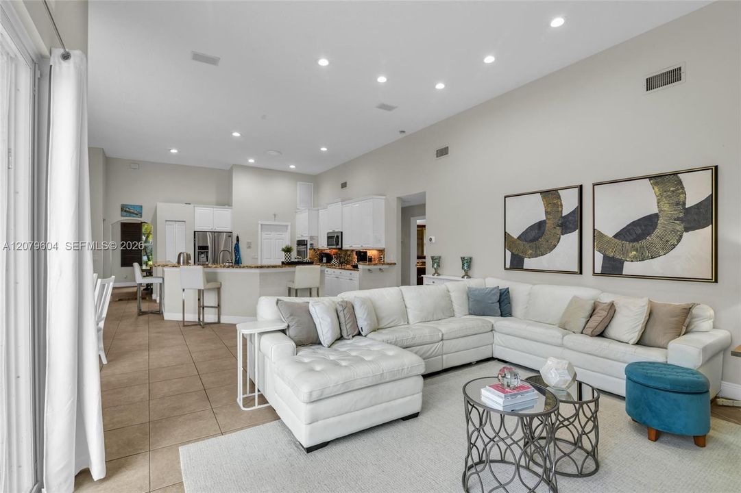 For Rent: $8,900 (5 beds, 3 baths, 2785 Square Feet)