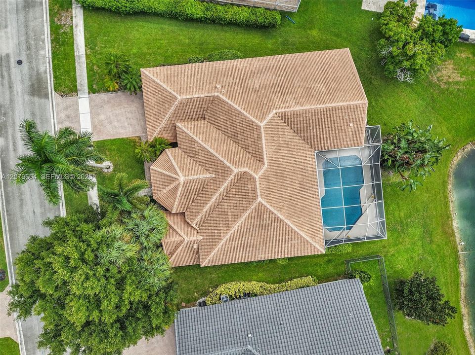 For Rent: $8,900 (5 beds, 3 baths, 2785 Square Feet)