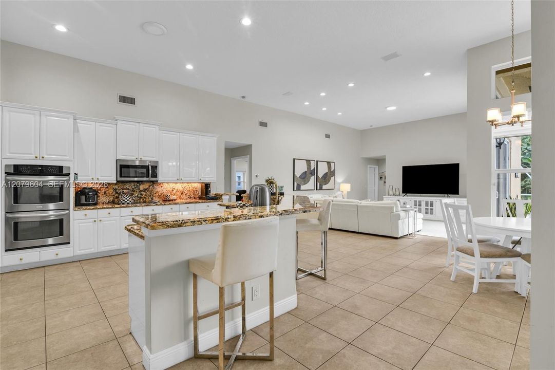 For Rent: $8,900 (5 beds, 3 baths, 2785 Square Feet)