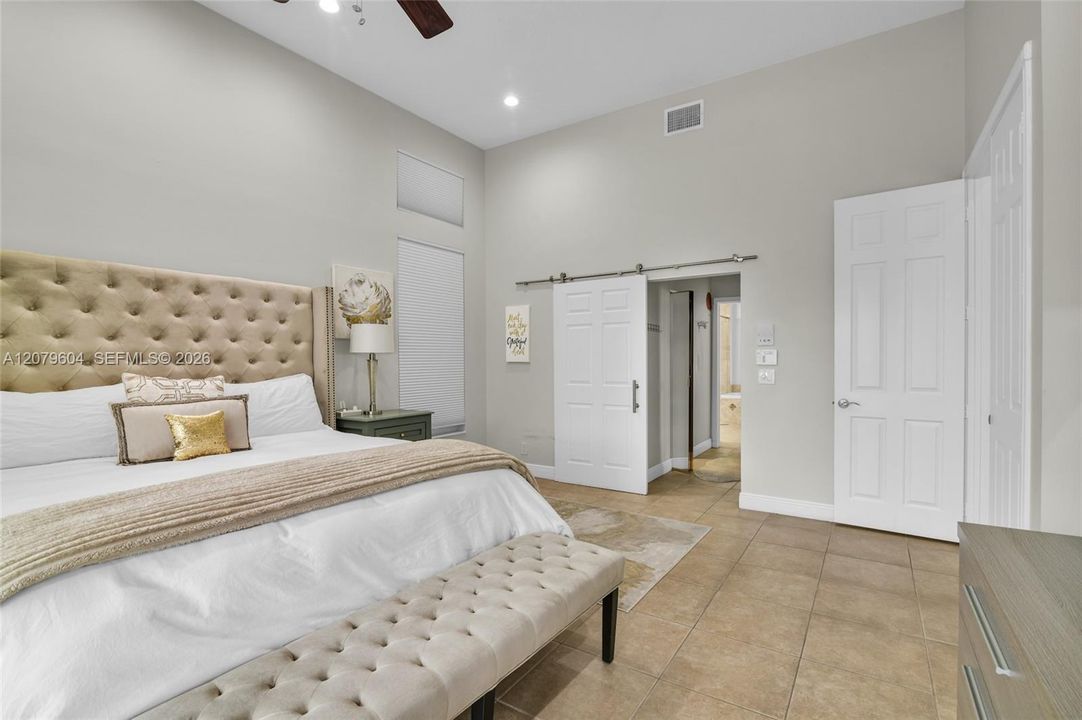 For Rent: $8,900 (5 beds, 3 baths, 2785 Square Feet)
