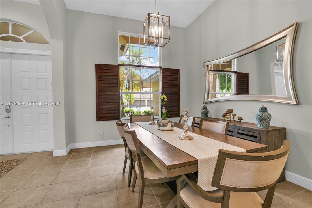 For Rent: $8,900 (5 beds, 3 baths, 2785 Square Feet)