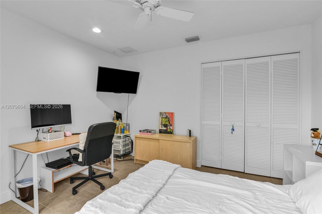 For Rent: $8,900 (5 beds, 3 baths, 2785 Square Feet)