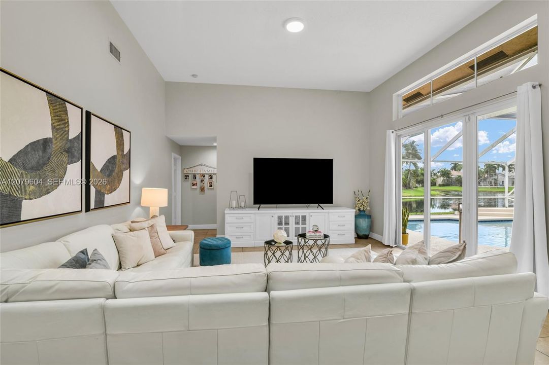 For Rent: $8,900 (5 beds, 3 baths, 2785 Square Feet)