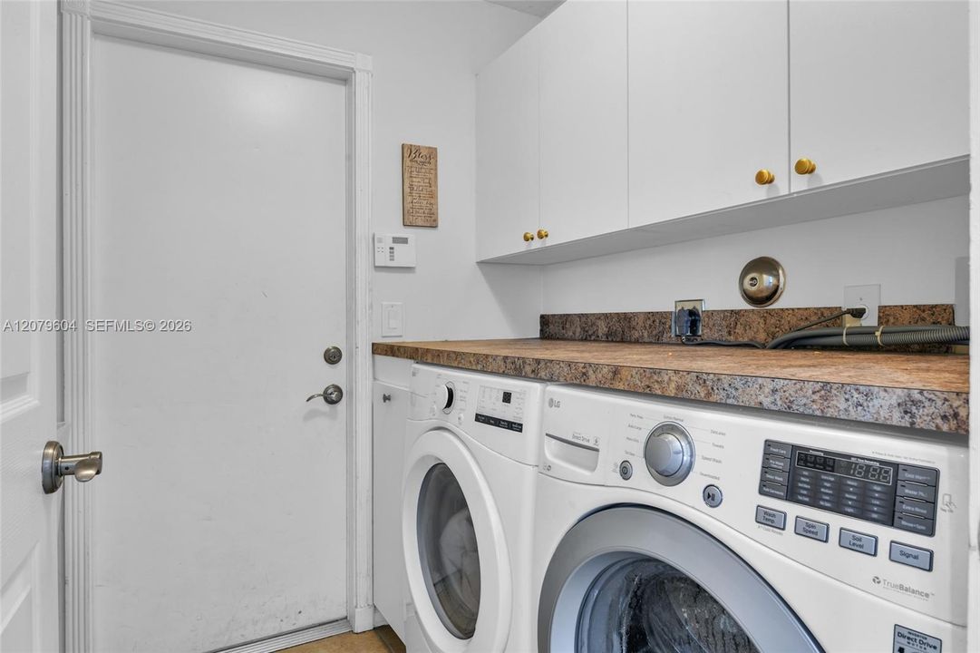 For Rent: $8,900 (5 beds, 3 baths, 2785 Square Feet)