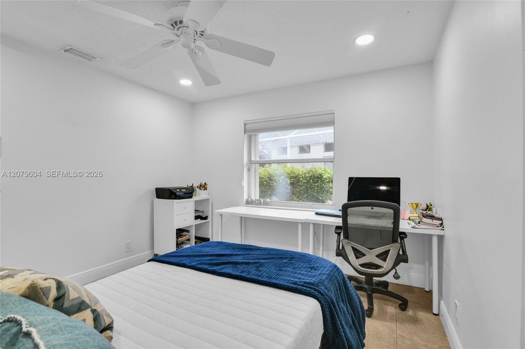 For Rent: $8,900 (5 beds, 3 baths, 2785 Square Feet)