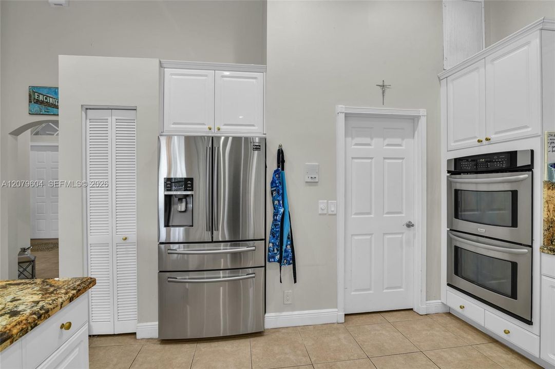 For Rent: $8,900 (5 beds, 3 baths, 2785 Square Feet)