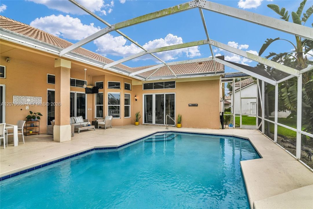 For Rent: $8,900 (5 beds, 3 baths, 2785 Square Feet)