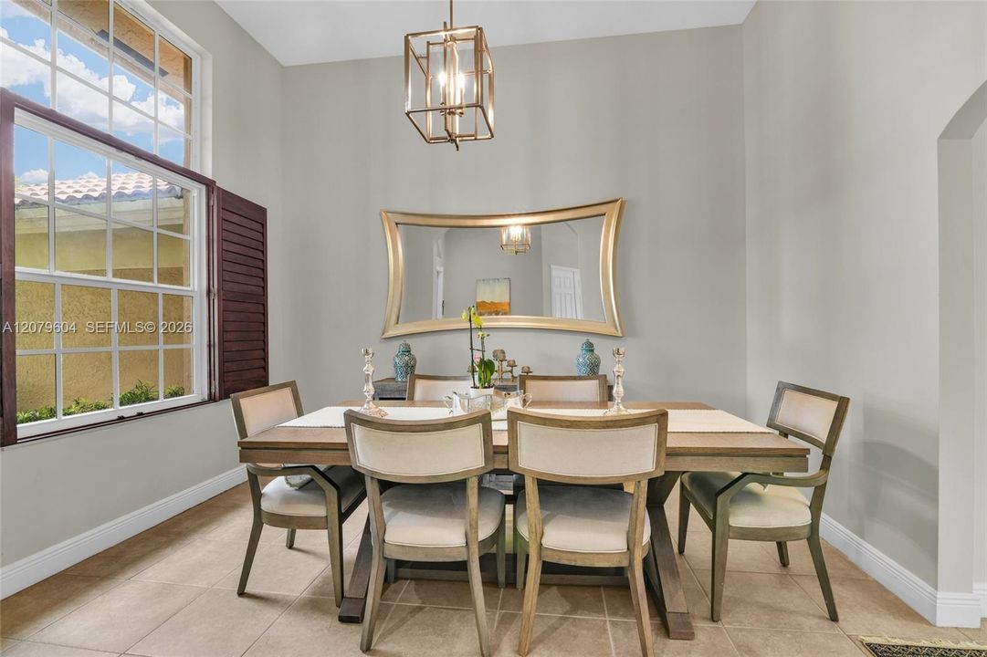 For Rent: $8,900 (5 beds, 3 baths, 2785 Square Feet)