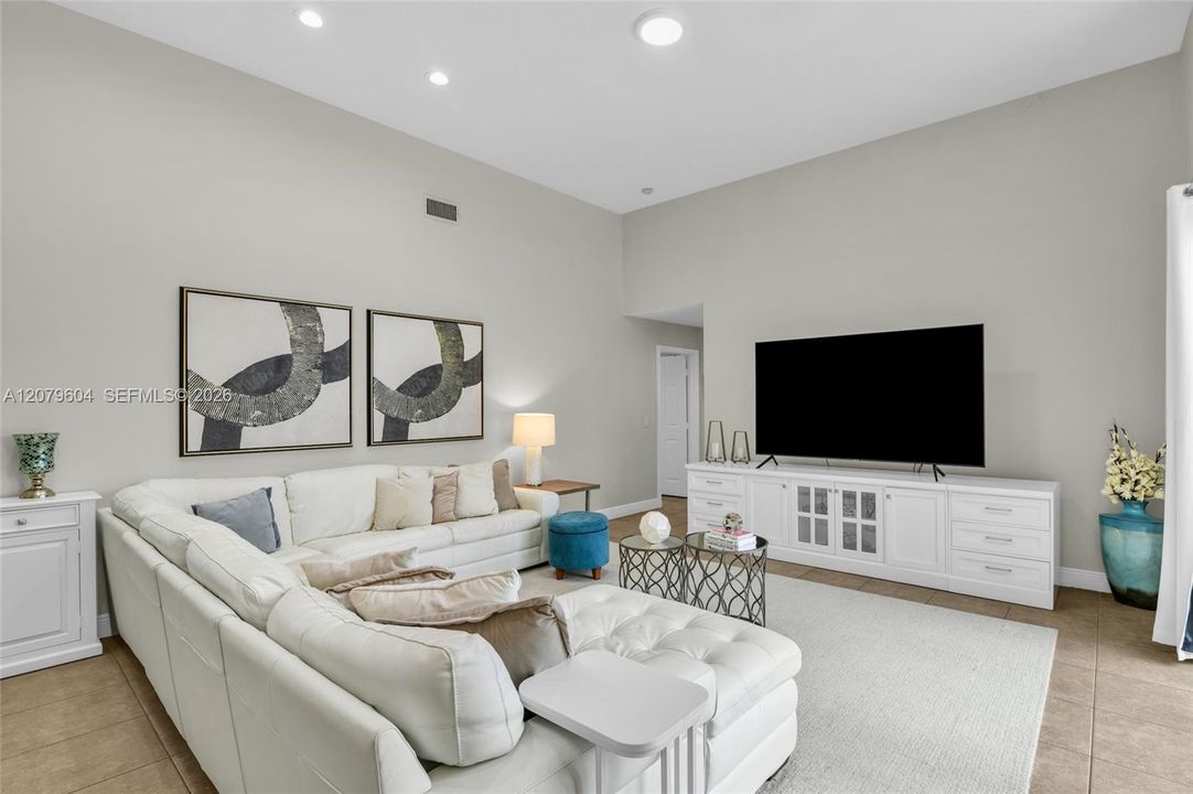 For Rent: $8,900 (5 beds, 3 baths, 2785 Square Feet)